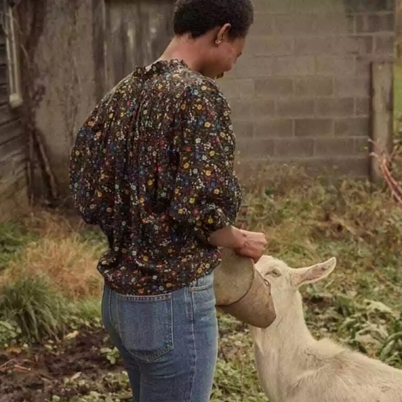 Doen Rose Top in Dusk Lily of the Valley Floral - Picture 4 of 11